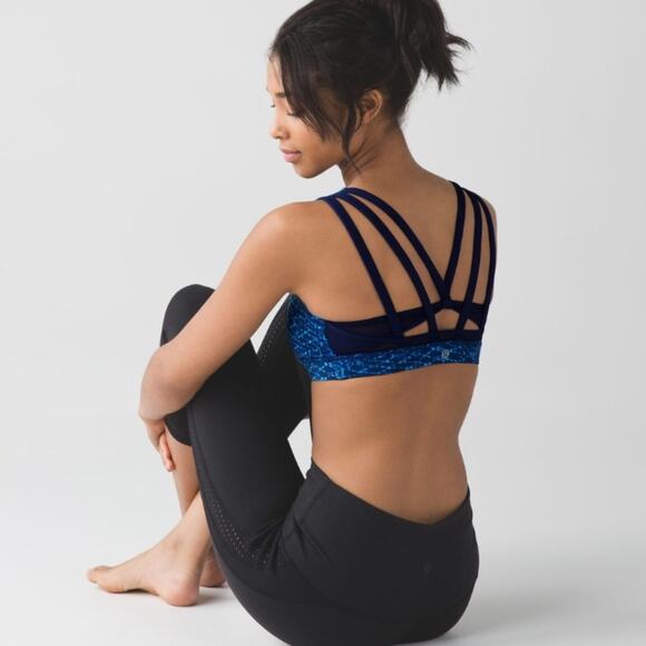 Lululemon Bra Energy SZ 4 - Picture 2 of 8